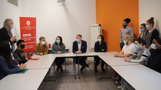 "On vient combler une lacune de l'Etat" : la Métropole de Lyon lance son Revenu Solidarité Jeunes