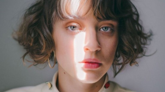 Brie Larson (Captain Marvel) reprend du Pomme (qui la valide)