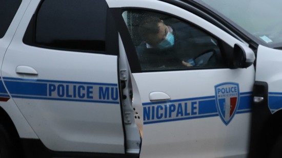 Près de Lyon : un policier blessé après avoir été percuté par un véhicule 