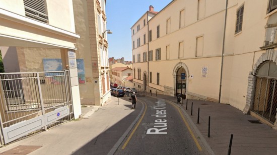 Lyon : un lycéen blessé à l'arme blanche