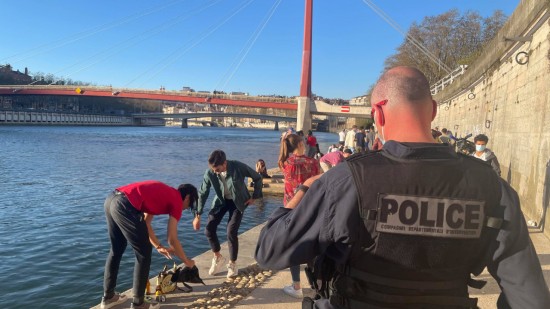 Lyon : des rassemblements dispersés, un arrêté préfectoral va interdire la consommation d'alcool sur les quais de Saône et du Rhône