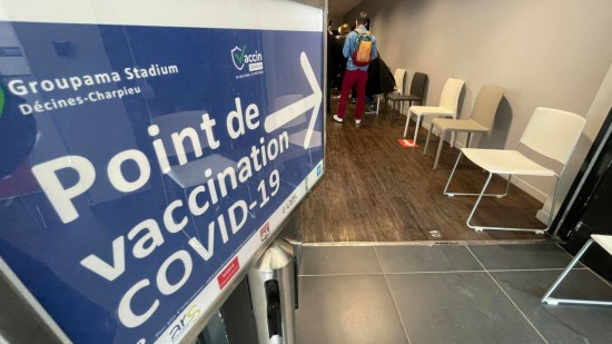 L’OL obligé de rappeler qu’il "n’est pas possible de venir se faire vacciner au Groupama Stadium sans rendez-vous"