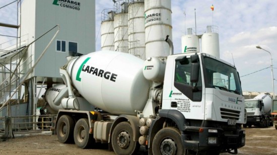 Odeur persistante de fioul près de Lyon : la cimenterie Lafarge mise en cause Odeur persistante de fioul près de Lyon : la cimenterie Lafarge mise en cause