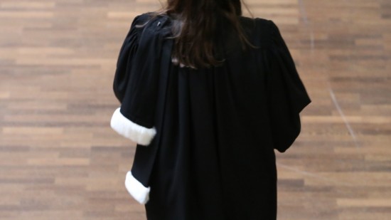 Pr&egrave;s de Lyon : prison ferme pour la jeune femme qui avait vol&eacute; les ch&eacute;quiers de ses parents et de son papy d&eacute;c&eacute;d&eacute;