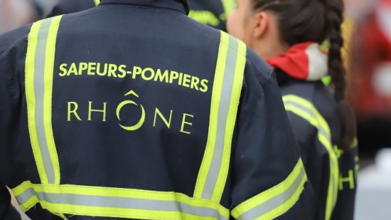 Saint-Laurent de Mure : un camion bétonnière prend feu sur une bretelle d'autoroute