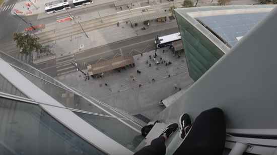 Ils ont escaladé la tour Oxygène à mains nues à Lyon : "On oublie le stress et tout ce qu’il y a autour"