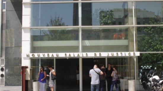 Villeurbanne : 6 mois de prison pour l'individu qui avait saisi un policier par le cou Villeurbanne : 6 mois de prison pour l'individu qui avait saisi un policier par le cou