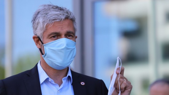Purificateurs d’air, capteurs de CO2, cours à distance… : Laurent Wauquiez prépare la rentrée au lycée du Parc de Lyon