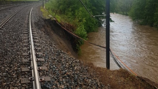 Le trafic des TER interrompu entre Lyon et Saint-Etienne après l’affaissement d’une caténaire