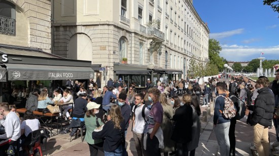 Lyon : les terrasses prises d’assaut du matin au soir en centre-ville
