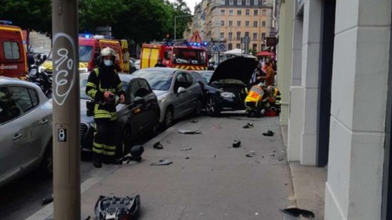 Violent accident à Lyon : les blessés ne sont plus entre la vie et la mort, le scooter n’était pas assuré Violent accident à Lyon : les blessés ne sont plus entre la vie et la mort, le scooter n’était pas assuré