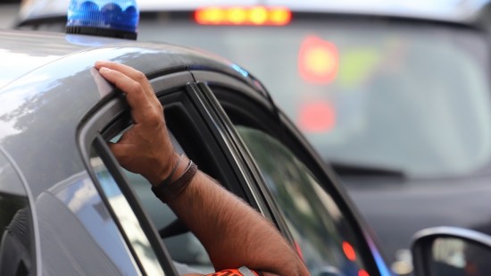 Près de Lyon : ils blessent six policiers lors d’un vol puis sont remis en liberté Près de Lyon : ils blessent six policiers lors d’un vol puis sont remis en liberté