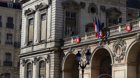 Une fresque du climat s'installe pour un mois à l'Hôtel de ville de Lyon
