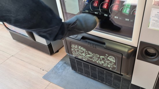 Près de Lyon : les coups de pieds dans le distributeur se terminent par un licenciement