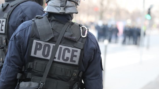 Rillieux : des mères de famille se rendent au commissariat pour insulter et caillasser les policiers