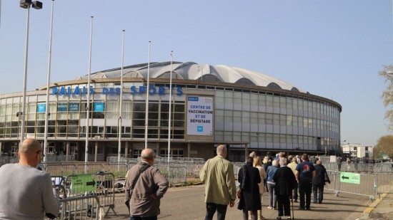 Lyon : il est désormais possible de savoir si on a eu le Covid-19 avant de se faire vacciner au Palais des Sports Lyon : il est désormais possible de savoir si on a eu le Covid-19 avant de se faire vacciner au Palais des Sports