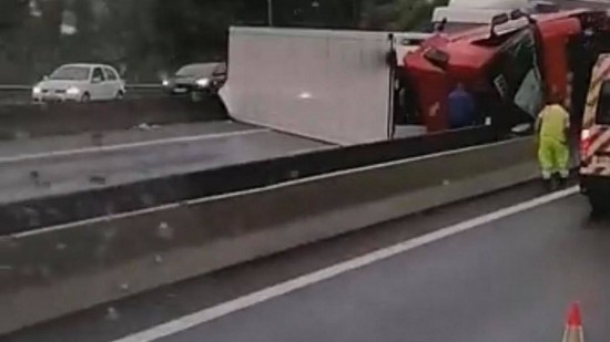 Près de Lyon : la circulation reprend sur l'A46 après un accident de camion