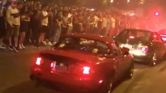 Près de Lyon : les CRS interviennent pour stopper un rassemblement de 2000 personnes autour d'un défilé sauvage de voitures