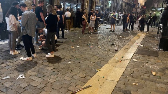 Lyon : une grosse bagarre rue Mercière, des mouvements de foule pour évacuer l’artère