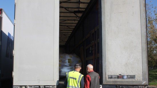 Près de Lyon : le routier fait une pause dans le Beaujolais, huit migrants sortent de son camion Près de Lyon : le routier fait une pause dans le Beaujolais, huit migrants sortent de son camion