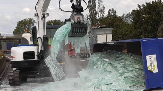 Près de Lyon : une benne transportant du verre se renverse sur l’A46
