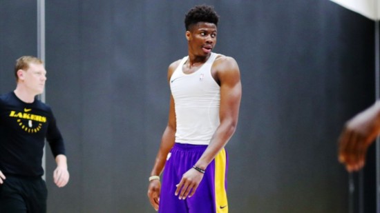 Kóstas Antetokoúnmpo signe à l'ASVEL Kóstas Antetokoúnmpo signe à l'ASVEL