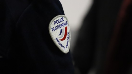 Abandonné dans un sac poubelle près de Lyon : le bébé est viable, la mère lycéenne toujours interrogée, le père reste inconnu Abandonné dans un sac poubelle près de Lyon : le bébé est viable, la mère lycéenne toujours interrogée, le père reste inconnu