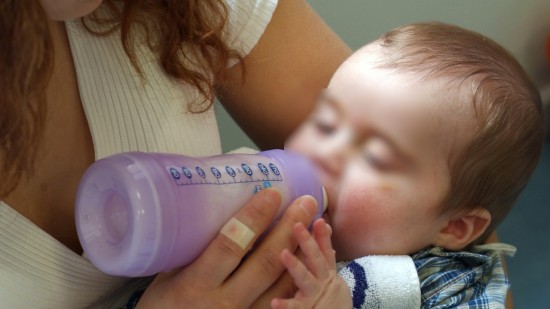Près de Lyon : il menace de se jeter par la fenêtre avec son bébé Près de Lyon : il menace de se jeter par la fenêtre avec son bébé