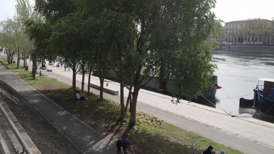 Lyon : ils agressent les clients d'un bar sur les Berges du Rh&ocirc;ne