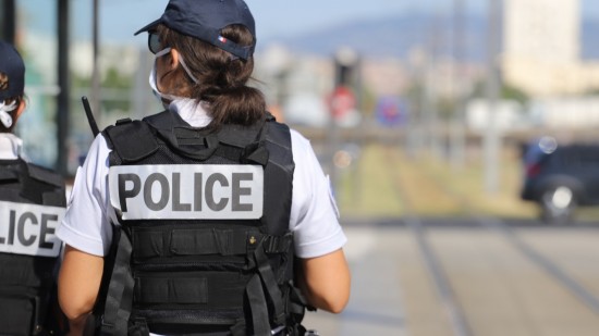 Près de Lyon : bientôt jugé pour avoir mis sa femme et ses enfants dehors Près de Lyon : bientôt jugé pour avoir mis sa femme et ses enfants dehors