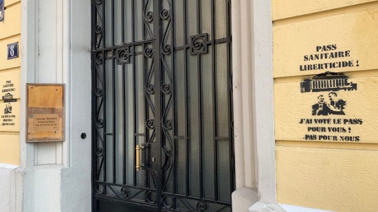 Les permanences de trois députés du Rhône taguées par les anti-pass sanitaire Les permanences de trois députés du Rhône taguées par les anti-pass sanitaire