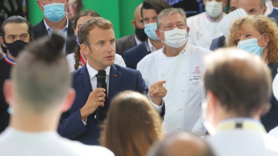 Au SIRHA, Emmanuel Macron se paye un bain de foule au milieu des professionnels de la restauration Au SIRHA, Emmanuel Macron se paye un bain de foule au milieu des professionnels de la restauration