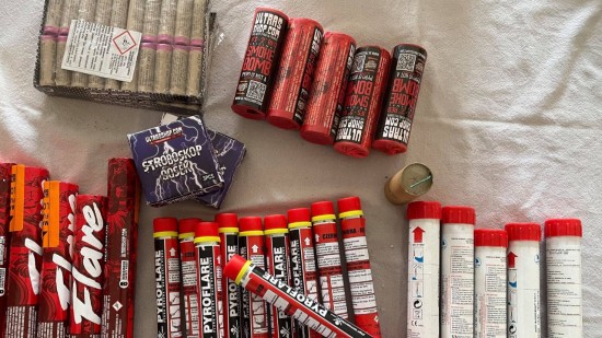 Près de Lyon : repéré après avoir passé une seule commande de 74 kilos de feux d'artifice Près de Lyon : repéré après avoir passé une seule commande de 74 kilos de feux d'artifice
