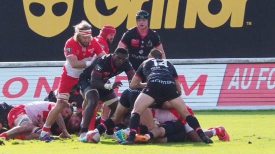 Le LOU se défait de Biarritz et renoue avec la victoire