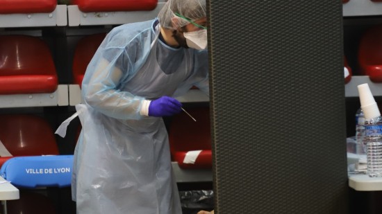 Près de Lyon : il refuse les tests PCR pour éviter l’expulsion