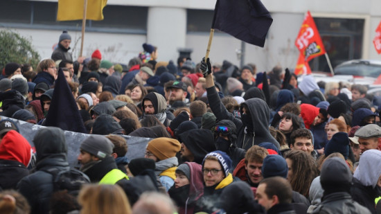 Une manifestation contre l'extrême droite le 23 octobre à Lyon : Jean-Luc Mélenchon, Sandrine Rousseau et Taha Bouhafs signent l'appel