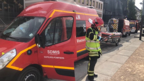 Lyon : la péniche menace de couler, un important dispositif de secours déployé 
