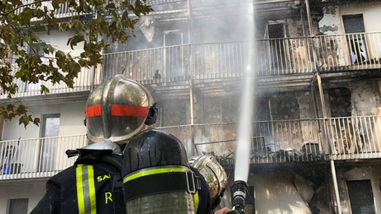 Près de Lyon : plusieurs appartements détruits par le feu à Vénissieux Près de Lyon : plusieurs appartements détruits par le feu à Vénissieux