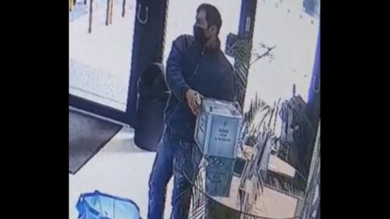 Près de Lyon : une boîte remplie d’argent volée à la mosquée de Décines