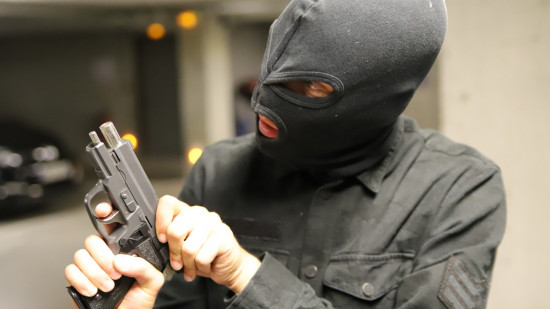 Lyon : le braqueur armé repart avec la caisse d’Auchan Champvert Lyon : le braqueur armé repart avec la caisse d’Auchan Champvert