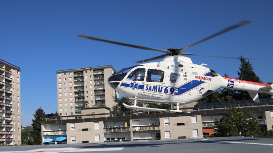 Près de Lyon : un jeune homme de 15 ans fauché par une voiture puis héliporté à Bron