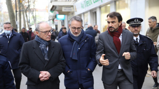 Préfet, procureur et maire de Lyon supervisent une opération de police à la Guillotière