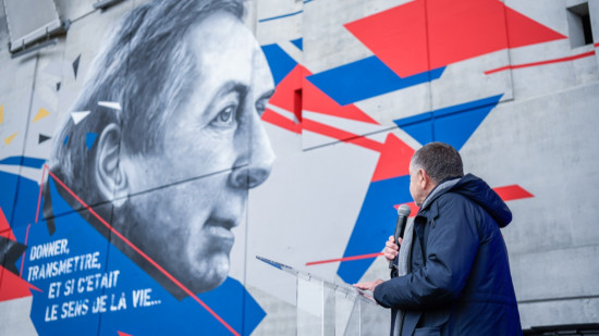 L'OL inaugure la fresque et le terrain d'honneur en hommage à Gérard Houllier