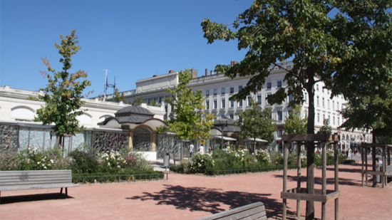 Lyon : la mairie lance un appel à projet pour trouver un loueur de vélos place Bellecour