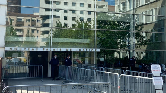 Tirs de mortier des "Daltons" à la Guillotière à Lyon : il refuse d'être extrait de prison, le procès renvoyé au 22 décembre Tirs de mortier des "Daltons" à la Guillotière à Lyon : il refuse d'être extrait de prison, le procès renvoyé au 22 décembre