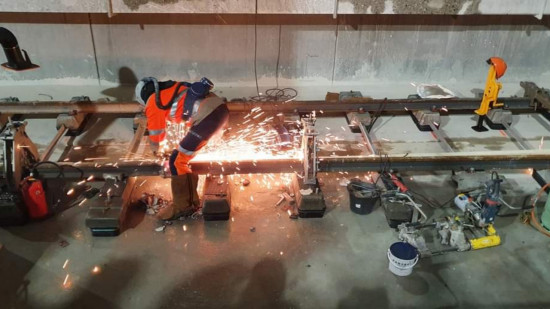 Première soudure de rail pour le prolongement du métro B au sud de Lyon