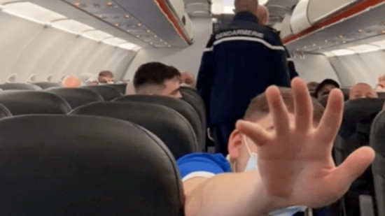 Ivres, deux supporters des Glasgow Rangers arrêtés à l’aéroport de Lyon