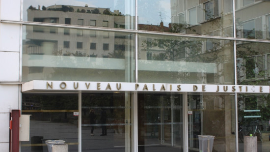 Près de Lyon : la direction d'Amazon accusée d'avoir enregistré un syndicaliste à son insu lors d'une prise de parole