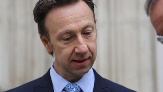 Stéphane Bern quitte Paris sans ses meubles… vendus aux enchères !