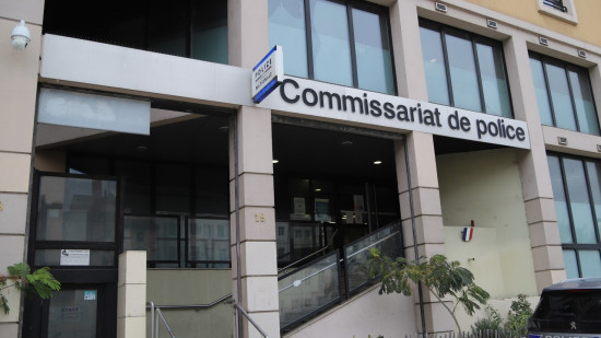 Lyon : des courriers suspects sèment la panique dans deux commissariats Lyon : des courriers suspects sèment la panique dans deux commissariats